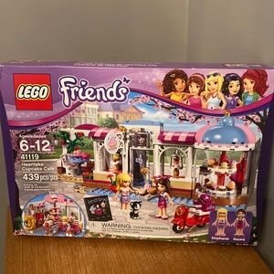 Toys: LEGO Friends Heartlake Cupcake Cafe